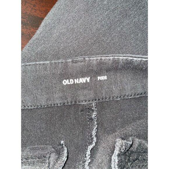 Old Navy Gray Pixie Capris Size 6 - Picture 3 of 4